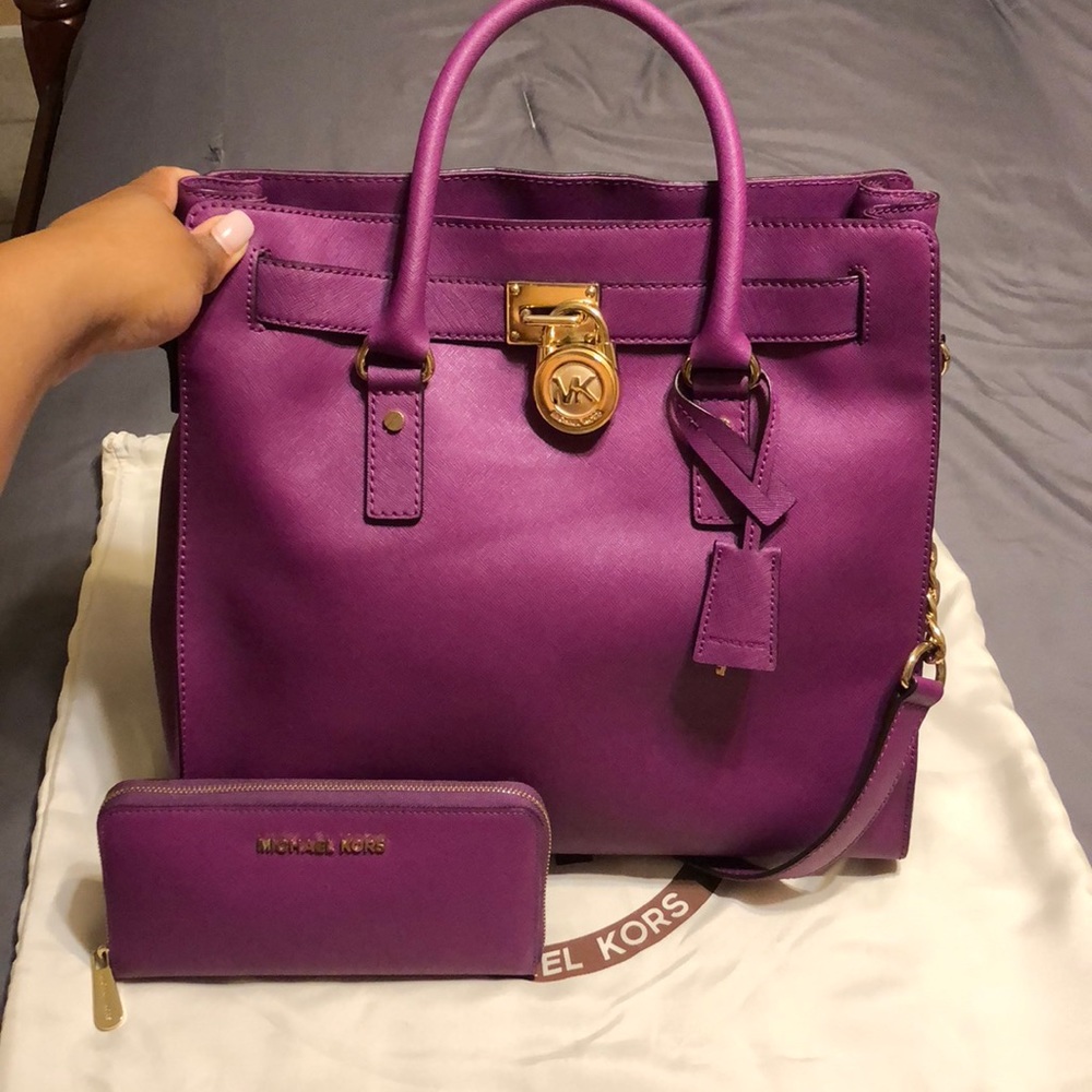 Must Sale!!! Large satchel with matching wallet!!!